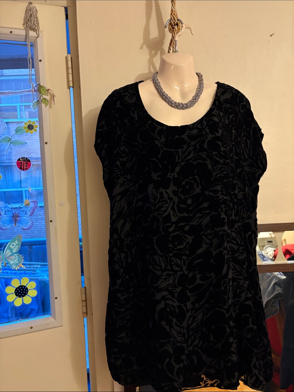 Wilfred Black Floral Burnout Velvet Scoop-Neck Tunic Top. Silk. Rayon